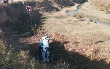 В Кашкадарьинской области «Нексия» вылетела с дороги в кювет - видео<br>