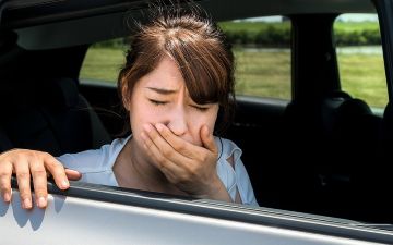 Что делать, если вас укачивает в машине?