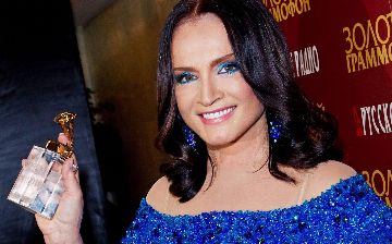 У 72-летней певицы Софии Ротару подозревают болезнь Паркинсона - видео