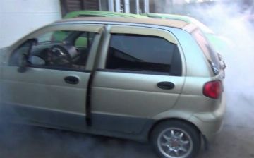 Узнайте три причины, из-за которых из выхлопной трубы вашей машины выходит белый дым