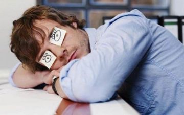 Как долго человек может не спать?