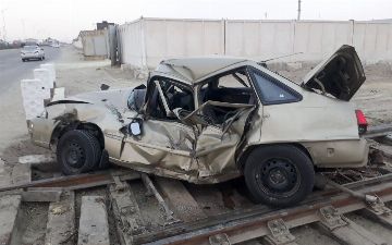 Вторая авария с поездом за день: в Карши тепловоз влетел в «Нексию»