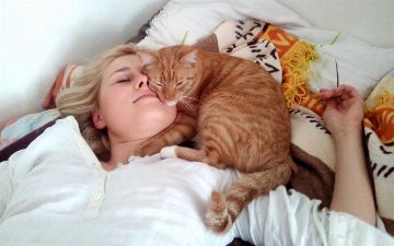 Почему нельзя спать с домашними животными?