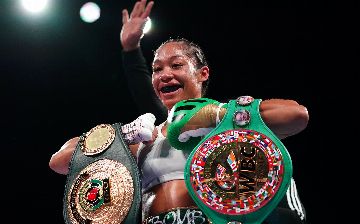 Американская боксерша отправила противницу в «застывший нокаут» - видео 