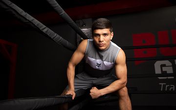 Как прошло взвешивание узбекистанца Муроджона Ахмадалиева перед боем против чилийца - видео