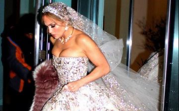 Дженнифер Лопес предстала в образе невесты – видео