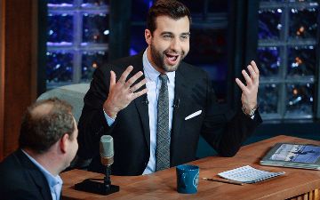 Иван Ургант появился на сцене в женских туфлях на каблуках – фото