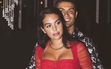 Джорджина Родригес похвасталась новеньким Bentley, который ей подарил Криштиану Роналду - фото