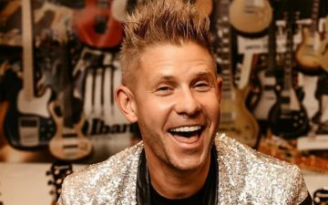 «У меня мурашки по всему телу от красоты»: российский певец Митя Фомин прилетел в Узбекистан для съемок клипа - видео