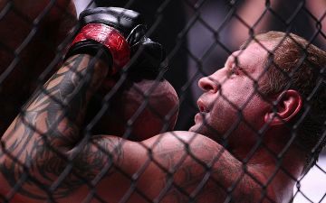 Бразильский боец задушил Александра Емельяненко в первом раунде – видео