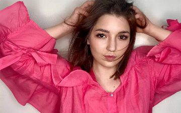 Актриса Камила Гимандинова искупалась в бассейне при минусовой температуре – фото