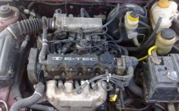 Если вы не знали, что нужно обязательно очистить под капотом, то это не только держатель