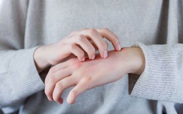 Как правильно ухаживать за кожей и волосами во время отопительного сезона?