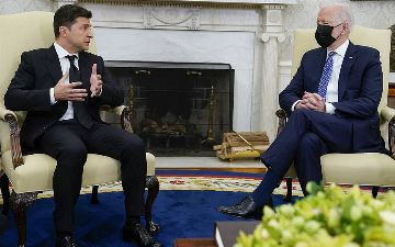 Зеленский потребовал от Байдена предварительных санкций в отношении России