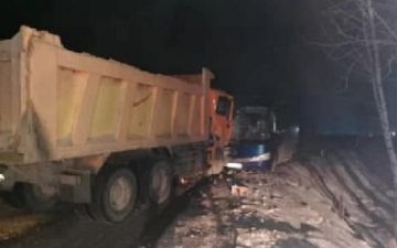 В России случилось ДТП грузовика и автобуса, в котором ехали 13 узбекистанцев