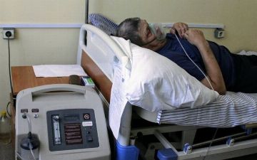 Умер первый пациент от штамма коронавируса «омикрон» — подробности