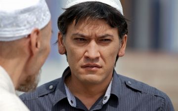 Актер Джавахир Закиров заявил, что он может толкнуть поклонника, если тот нарушит его границы - видео