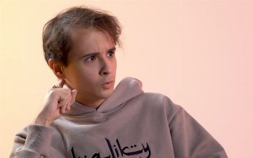 22-летний певец Slava Marlow перенес операцию по пересадке волос из-за наследственного облысения - фото