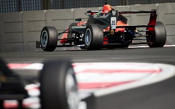 Узбекистанец принял участие на тестах Формулы-4 в ОАЭ