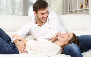 Щекотка: что это такое, почему мы не можем щекотать себя и как данное действие является проявлением внимания?