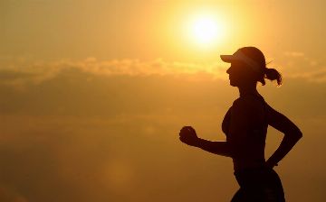 Пробежка в какое время суток запускает жиросжигание на весь день?