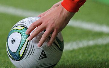 Скрывавшегося от полиции футболиста задержали во время матча