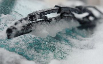 Знакомая проблема: делимся четырьмя способами, чтобы не чистить дворники от снега и льда