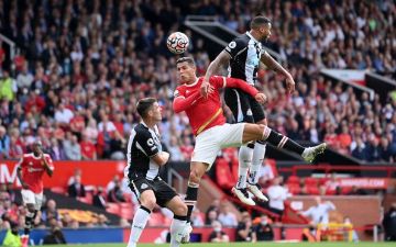 «МЮ» впервые после назначения нового тренера потерял очки в чемпионате Англии — видео