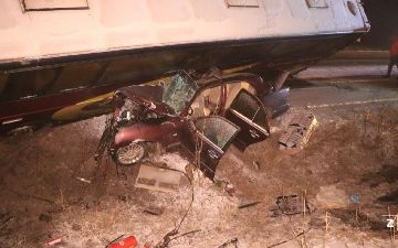 Автобус с узбекистанцами столкнулся с Mercedes на трассе Алматы—Бишкек