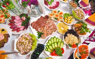 Диетолог рассказала о самых опасных продуктах на новогоднем столе