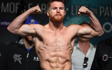 Назван лучший боксер 2021 года: и вот видео нокаута, которое всё объясняет без слов 