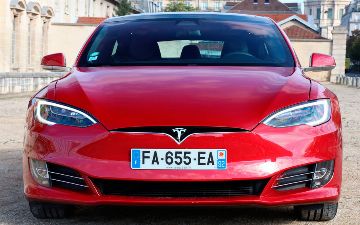 Таксист смог проехать на своей Tesla Model S полтора миллиона километров