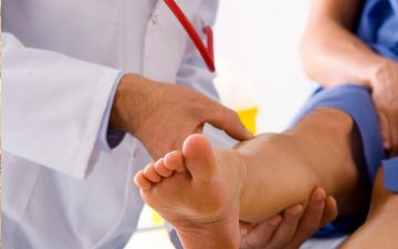 Стали известны четыре опасных симптома, при которых нужно срочно обратиться к врачу