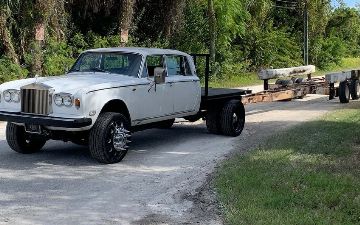 В США роскошный «Роллс-Ройс» превратили в автовоз