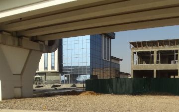 «Бомбила» у аэропорта напал и ограбил пассажира