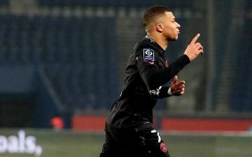 Мбаппе посвятил гол девочке, которую оскорбляли в Twitter из-за просьбы, чтобы форвард остался в «ПСЖ»