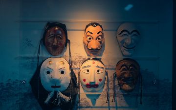 Вышел трейлер корейской версии сериала «Бумажный дом»