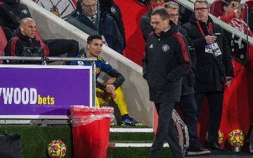 Недовольный заменой Роналду бросил куртку и сел на ступеньки  — реакция Рангника