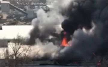 На складе в Чиланзарском районе произошел пожар — видео