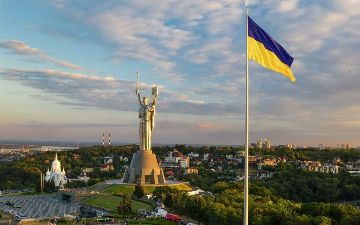 США и Великобритания эвакуируют своих дипломатов из Киева из-за опасения нападения Москвы