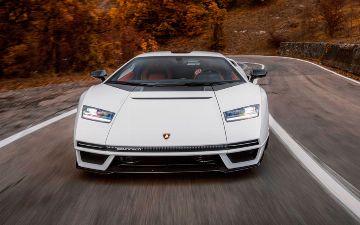 На дорогах впервые появился новый Lamborghini Countach