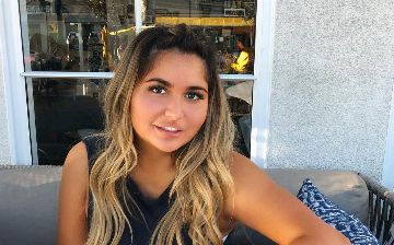 Марьям Тилляева опубликовала фотографии со своим дедушкой по случаю его дня рождения