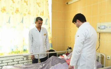 Девочка, брошенная к медведю в зоопарке, будет под присмотром врачей еще 15 лет