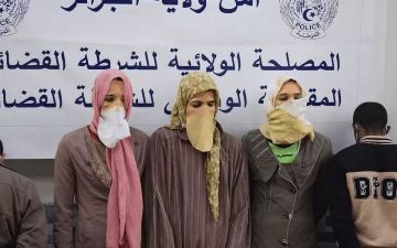 В Алжире замаскированные под женщин мужчины пытались провезти в желудке наркотики