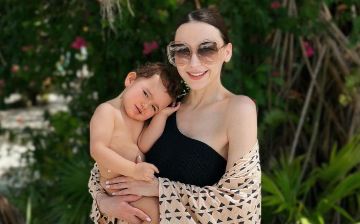 Певица Лола рассказала, трудно ли ей отдыхать с маленьким ребёнком