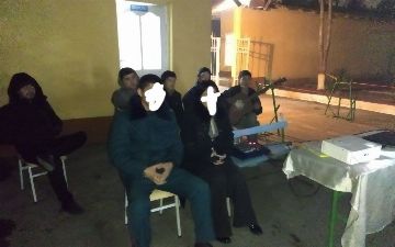 МНО запретило удерживать учеников и учителей в школах допоздна