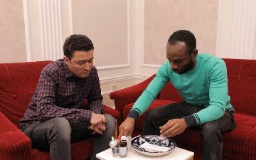 «Маг» из Камеруна приехал в Узбекистан и начал превращать бумагу в доллары