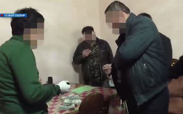 В Джизаке задержали мужчину, потребовавшего у декана $100 тысяч за сохранение должности