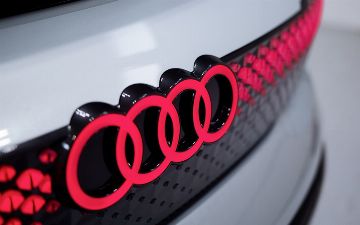 Audi готовит новый электрокроссовер. В сети уже гуляют фотографии новинки