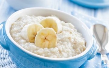 Быстрая овсяная каша с бананом в микроволновке